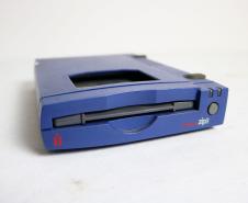  IOMEGA (MODELO ZIP 100) 
