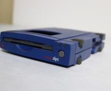  IOMEGA (MODELO ZIP 100) 