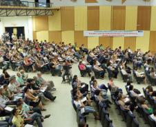 Milhares de estudantes do ensino fundamental de escolas públicas paranaenses estão tendo uma oportunidade diferenciada para aprender de forma lúdica o que são impostos, saber o quanto representam no preço dos produtos e serviços, e em que são aplicados os recursos arrecadados pelo poder público na forma de tributos, taxas e contribuições. 