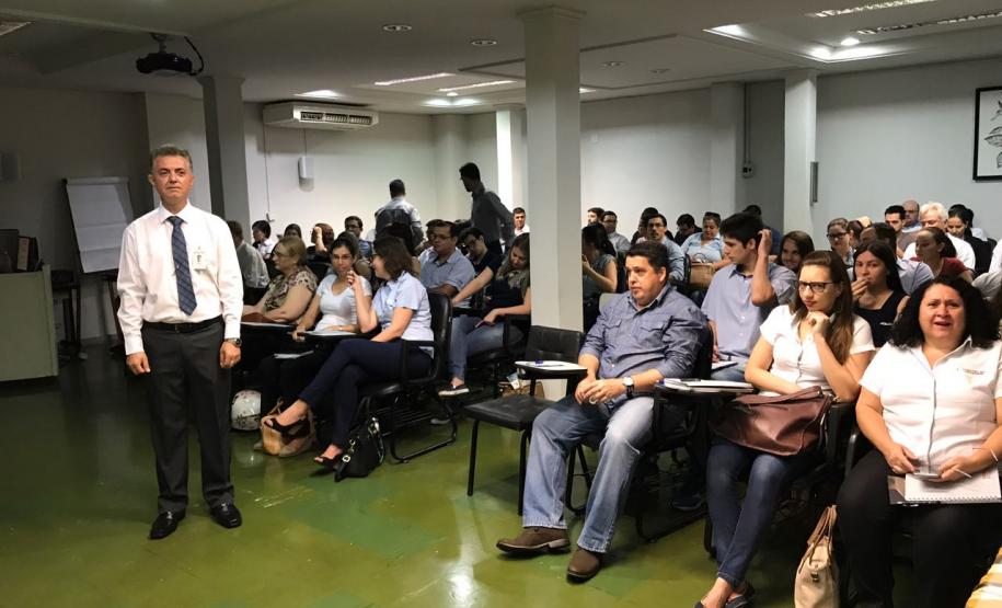 Palestra do Edilson para alinos da UEM sobre o NAF