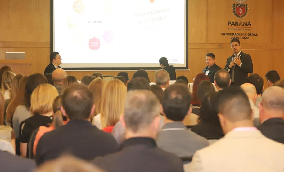 11 A Escola Fazendária (Efaz) da Secretaria da Fazenda do Paraná realiza o Seminário Gestão de Riscos: Desafios e Oportunidades no Setor Público, em parceria com a Procuradoria-Geral do Paraná. N/F: Controlador Geral de Minas Gerais, Rodrigo Fontenelle.
Curitiba, 05-02-20.
Foto: Arnaldo Alves / AEN.